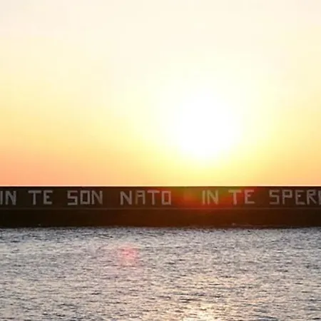 Casa A Due Passi Dal Mare ヴィアレッジョ