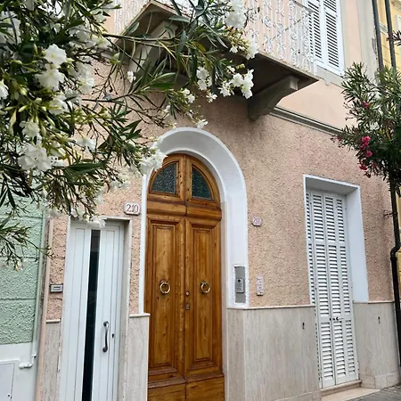 Casa A Due Passi Dal Mare * ヴィアレッジョ